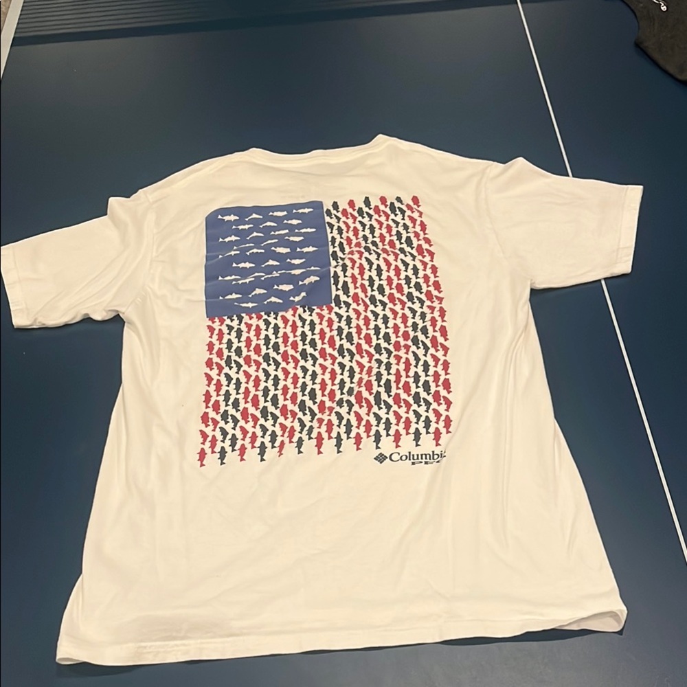 Columbia PFG White Tee with Blue and Red Fish Graphic Men’s medium